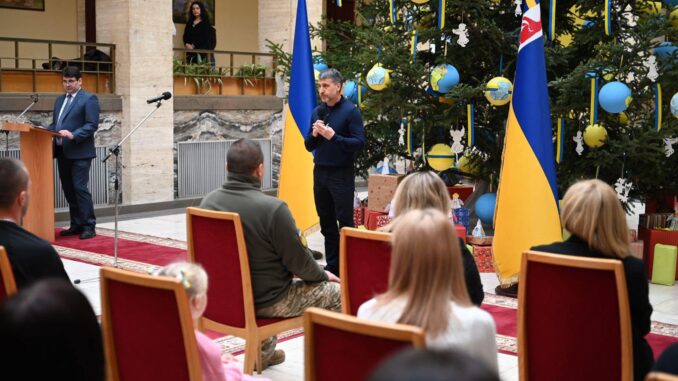 На Закарпатті родини ветеранів отримали сертифікати на житло