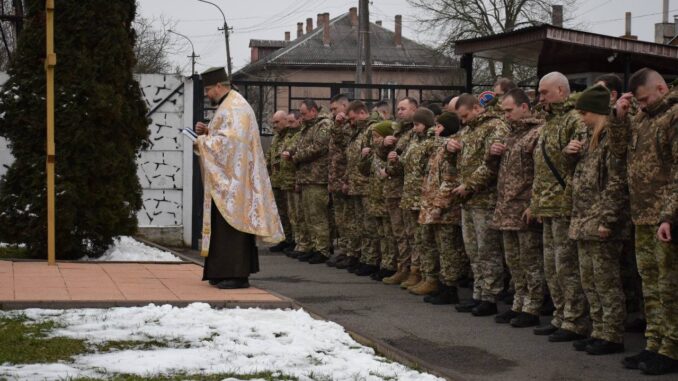 Військовослужбовці та працівники Чопського прикордонного загону долучилися до спільної молитви за воїнів, які боронять Україну від російської агресії.