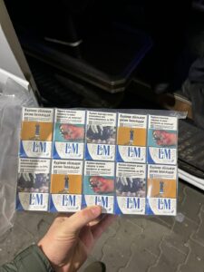 На кордоні з Румунією затримали контрабанду сигарет