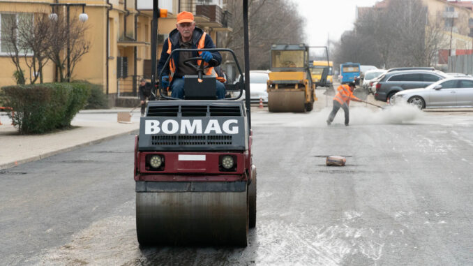 Асфальтування доріг в Ужгороді