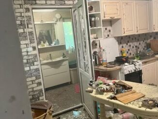 Жахливий інцидент стався 3 травня в селі Ракошино Мукачівського району — внаслідок вибуху гранати в приватному будинку загинув чоловік, ще один отримав важкі поранення