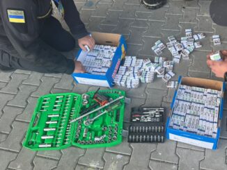 Закарпатець сховав сигарети в авто, щоб переправити через кордон, але провалився