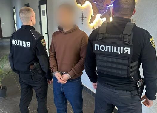 За одну ніч — чотири крадіжки: на Закарпатті затримали зловмисника, який «обчистив» Чоп За одну ніч — чотири крадіжки: на Закарпатті затримали зловмисника, який «обчистив» Чоп