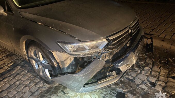 У Чопі патрульні розшукали нетверезого водія, який скоїв ДТП та втік з місця події У Чопі патрульні розшукали нетверезого водія, який скоїв ДТП та втік з місця події