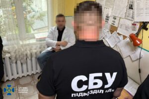 "Фальшиві діагнози за валюту": на Закарпатті СБУ затримала лікаря, який допомагав ухилянтам