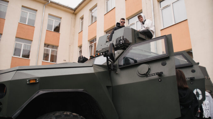 Патріотичний марафон для мукачівських випускників провели нацгвардійці Закарпаття (фото) Патріотичний марафон для мукачівських випускників провели нацгвардійці Закарпаття (фото)