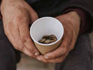 У Хусті матір засудили за втягнення малолітніх доньок у жебрацтво