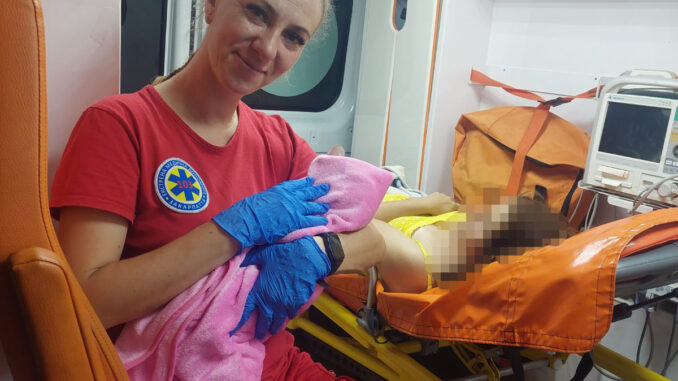 Пологи вдома, за участі “103”: історія однієї ночі на Закарпатті Пологи вдома, за участі “103”: історія однієї ночі на Закарпатті