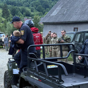 Дивовижний порятунок на Закарпатті: 2-річного Юрчика знайшли живим після нічних пошуків