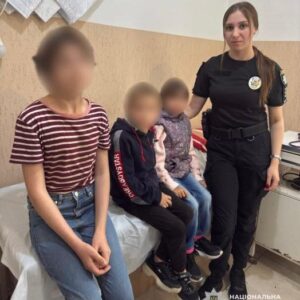 На Закарпатті поліція вилучила з родини трьох дітей через жорстоке поводження та пияцтво батьків