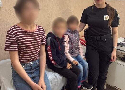 На Закарпатті поліція вилучила з родини трьох дітей через жорстоке поводження та пияцтво батьків На Закарпатті поліція вилучила з родини трьох дітей через жорстоке поводження та пияцтво батьків