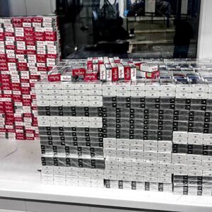 На кордоні з Румунією в автобусі знайшли сигарети на понад чверть мільйона гривень