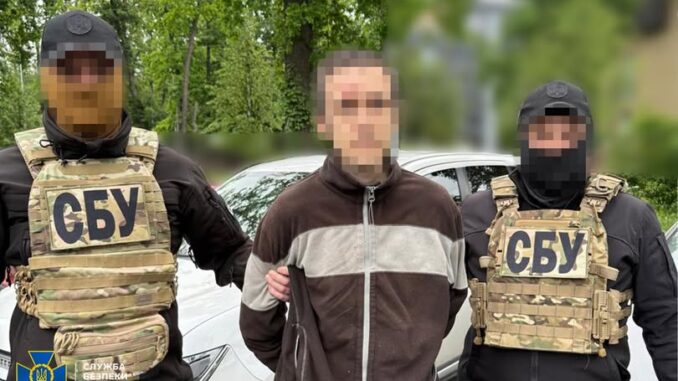 СБУ викрила агента ФСБ, який коригував повітряні атаки РФ на Київ: зраднику загрожує довічне СБУ викрила агента ФСБ, який коригував повітряні атаки РФ на Київ: зраднику загрожує довічне