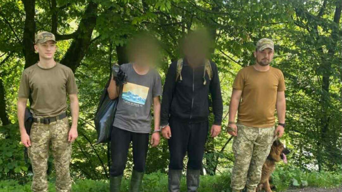 14 днів у горах: прикордонники затримали “туристів” з Харківщини 14 днів у горах: прикордонники затримали “туристів” з Харківщини