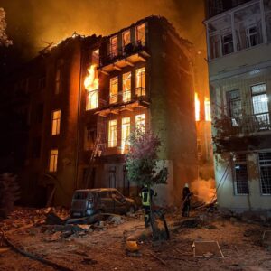 У ніч на 20 червня російські дрони атакували Одесу та Харків, завдавши масштабних руйнувань та численних жертв серед цивільного населення, - повідомляє ДСНС України.