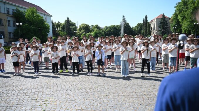 На Закарпатті стартував патріотичний табір для дітей воїнів і переселенців На Закарпатті стартував патріотичний табір для дітей воїнів і переселенців