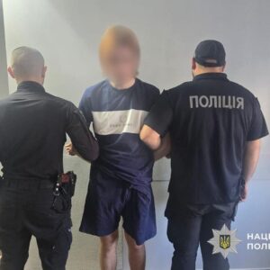 77 ударів ножем: на Закарпатті затримали чоловіка, який намагався втекти після жорстокого вбивства