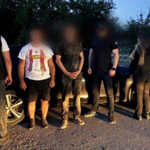 $12 тисяч за втечу: на Закарпатті викрили канал нелегального переправлення чоловіків за кордон