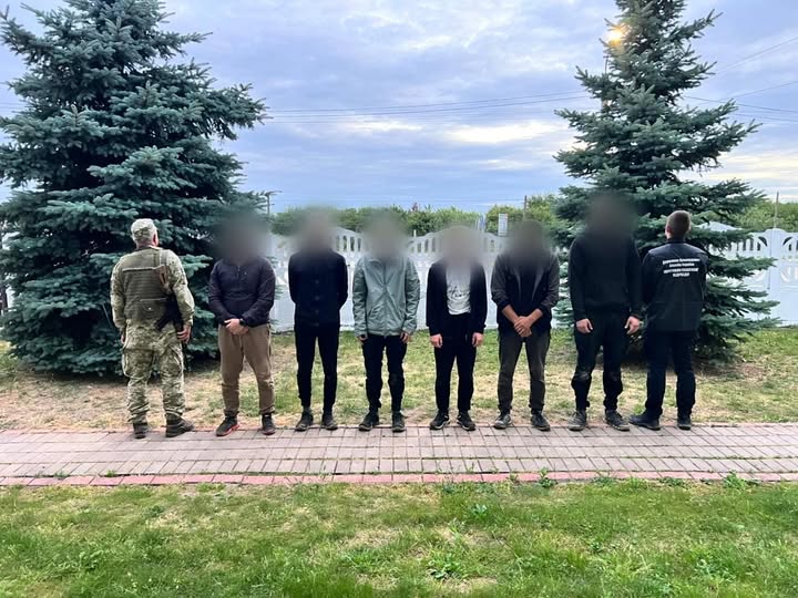 «По 120 тисяч — за втечу»: на Закарпатті затримали шістьох нелегалів поблизу кордону з Угорщиною