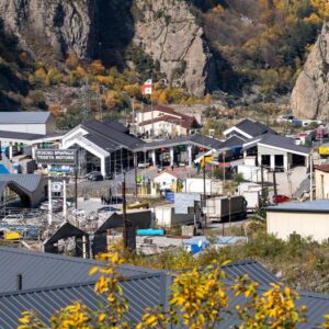 Українців, депортованих з РФ, утримують на кордоні з Грузією в антисанітарії: допомагають лише волонтери