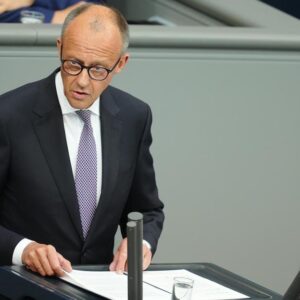 «Голубів миру розірвав російський ведмідь»: новий курс Мерца — Німеччина озброюється, Україна отримує підтримку