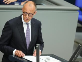 «Голубів миру розірвав російський ведмідь»: новий курс Мерца — Німеччина озброюється, Україна отримує підтримку