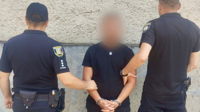 Жах на Закарпатті: чоловік проник у дитячий табір і вчинив розпусні дії щодо дівчат Жах на Закарпатті: чоловік проник у дитячий табір і вчинив розпусні дії щодо дівчат