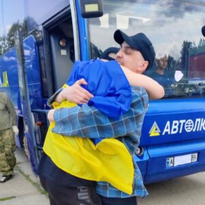 Четвертий за тиждень: Україна повернула з російського полону ще десятки захисників