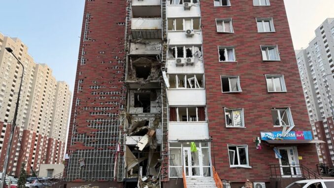 Нічний удар по Одесі: дрони РФ зруйнували пологовий будинок і забрали життя людини Нічний удар по Одесі: дрони РФ зруйнували пологовий будинок і забрали життя людини