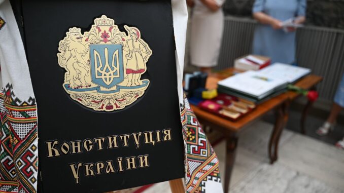 головна