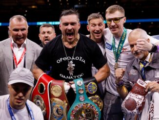 Усик знову абсолютний чемпіон світу! Дюбуа повалено — Україна святкує перемогу