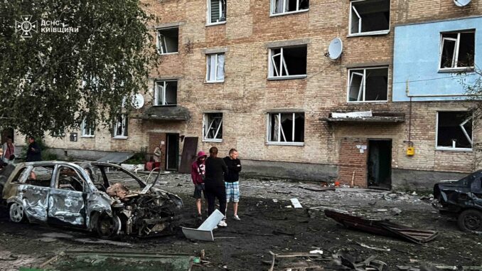 Нічні атаки дронами: постраждалі та масштабні руйнування на Київщині, Запоріжжі, Харківщині та Херсонщині (фото) Нічні атаки дронами: постраждалі та масштабні руйнування на Київщині, Запоріжжі, Харківщині та Херсонщині (фото)