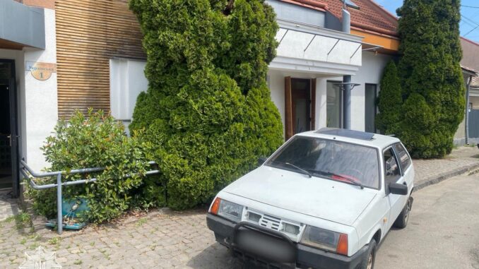 Небезпечна поїздка в Ужгороді: водій без прав і страхівки отримав штрафів на понад 60 тисяч гривень Небезпечна поїздка в Ужгороді: водій без прав і страхівки отримав штрафів на понад 60 тисяч гривень