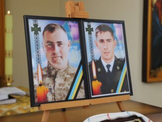 "Ми живі, доки жива пам’ять" — ці слова стали головним меседжем дня пам’яті у Чопському прикордонному загоні, де сьогодні вшанували двох полеглих побратимів — штаб-сержантів Леоніда Титоненка та Святослава Рубіша.