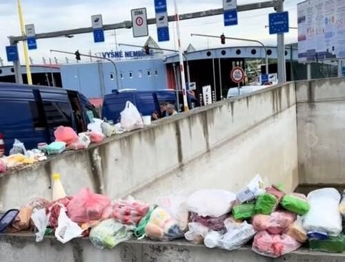 На кордоні зі Словаччиною утворились купи конфіскованої їжі