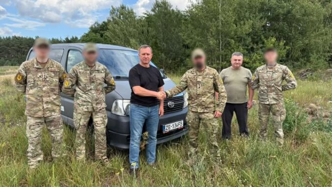 "Азовцям — від ужгородців": для захисників на передовій передали автомобіль від міської ради "Азовцям — від ужгородців": для захисників на передовій передали автомобіль від міської ради