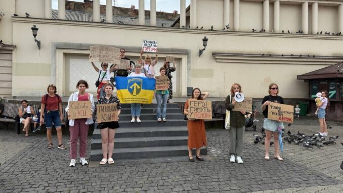 “Remember Olenivka”: в Ужгороді вшанували памʼять полеглих і закликали не забувати про полонених