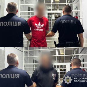 У ніч на 28 липня в Ужгороді стався зухвалий напад: двоє молодиків пограбували місцевого мешканця, завдавши йому тілесних ушкоджень. Інцидент стався близько 2:40 біля одного з магазинів у місті.