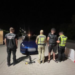 На Закарпатті в електромобілі виявили арбалет біля кордону