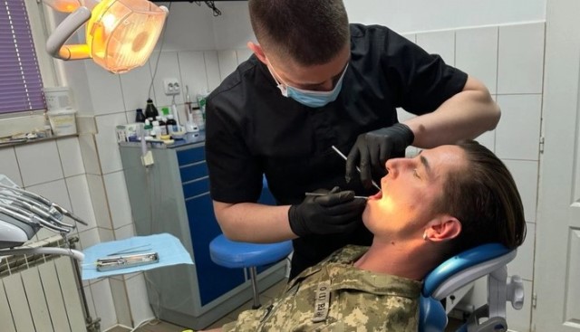 стоматологи для військових