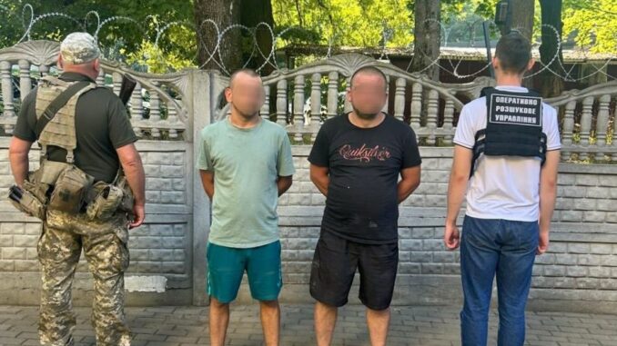 На Закарпатті затримали двох втікачів на самокатах, які прямували до Словаччини