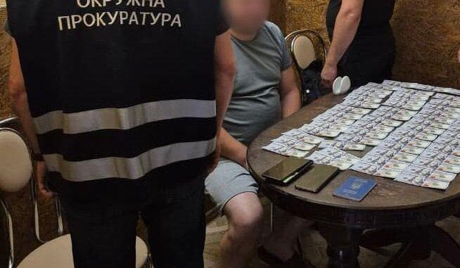 На Закарпатті вчитель географії організовував втечу військовозобов’язаних за кордон: затримали «на гарячому» На Закарпатті вчитель географії організовував втечу військовозобов’язаних за кордон: затримали «на гарячому»
