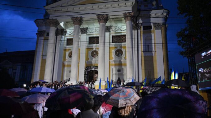 Незалежній Україні – 34: Ужгород зустрів світанок молитвою і піснею Незалежній Україні – 34: Ужгород зустрів світанок молитвою і піснею