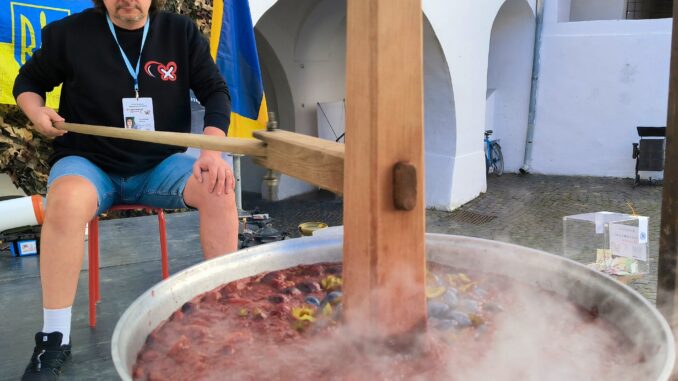 благодійна акція – варіння «Леквару Перемоги» благодійна акція – варіння «Леквару Перемоги»