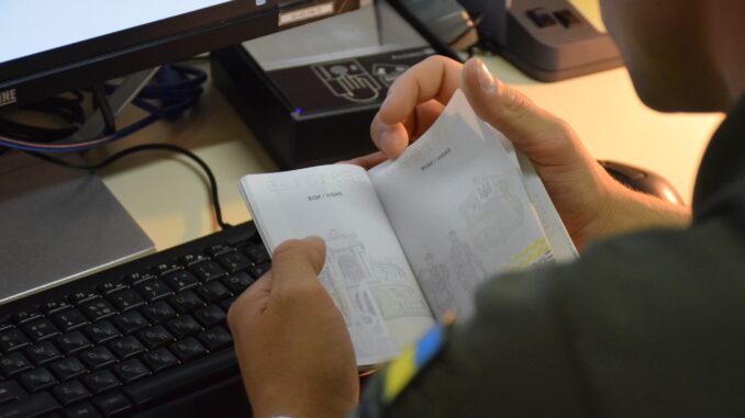 На кордоні з Угорщиною затримали розшукувану за підозрою у крадіжці закарпатку На кордоні з Угорщиною затримали розшукувану за підозрою у крадіжці закарпатку