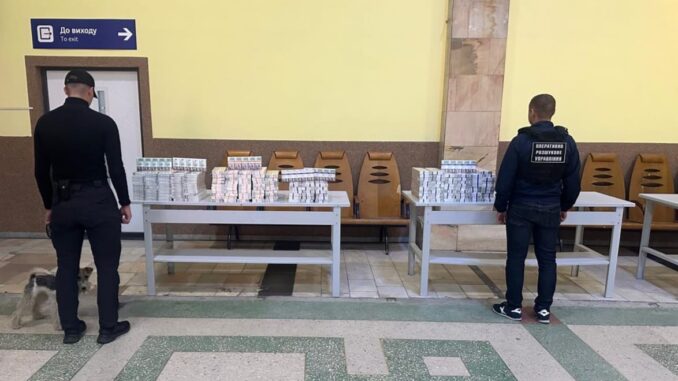 Троє закарпаток намагалися вивезти до Угорщини партію безакцизних сигарет – їх зупинили прикордонники Троє закарпаток намагалися вивезти до Угорщини партію безакцизних сигарет – їх зупинили прикордонники