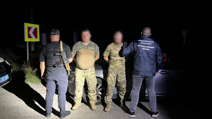 Псевдоволонтери у військовій формі