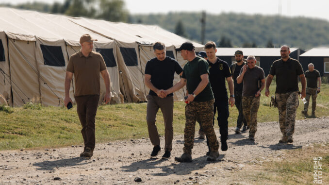 Закарпатські гвардійці відпрацювали штурм окопів та боротьбу з дронами