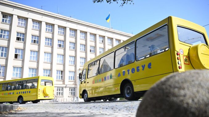 шкільний автобус