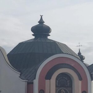 У Польщі зрізали хрест з українського храму